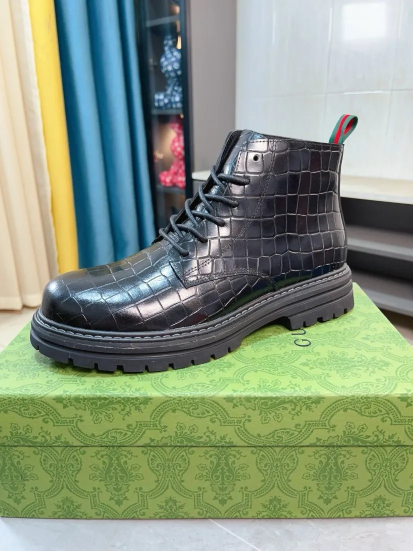 Men's shoes 💰540🌸🌸 (GUCCI) [cow lining plus velvet optional] [can be made without standard] New product Martin boots imported from Canada with full top layer high mercerized frosted fabric, punched using 3D digital technology, high-end and classy, ​​versatile to wear, full of three-dimensionality, close pictures will make you obsessed with the leather. You can't extricate yourself ~ the best on the market.          Fabric: Cowhide/Embossed Lining: Cowhide.          Please make a note when placing an order, sizes: 38-44 (37, 45, 46 can be customized and cannot be returned or exchanged) 5 colors available; black, gray, khaki, coffee, and earthy yellow